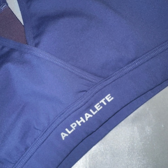 Alphalete Surface Wrap Bra - Picture 4 of 6